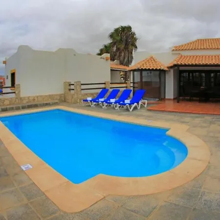 Lvv Con 3 Dormitorios,piscina Privada, Barbacoa, Junto Al Mar