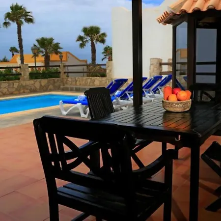 Lvv Con 3 Dormitorios,piscina Privada, Barbacoa, Junto Al Mar *